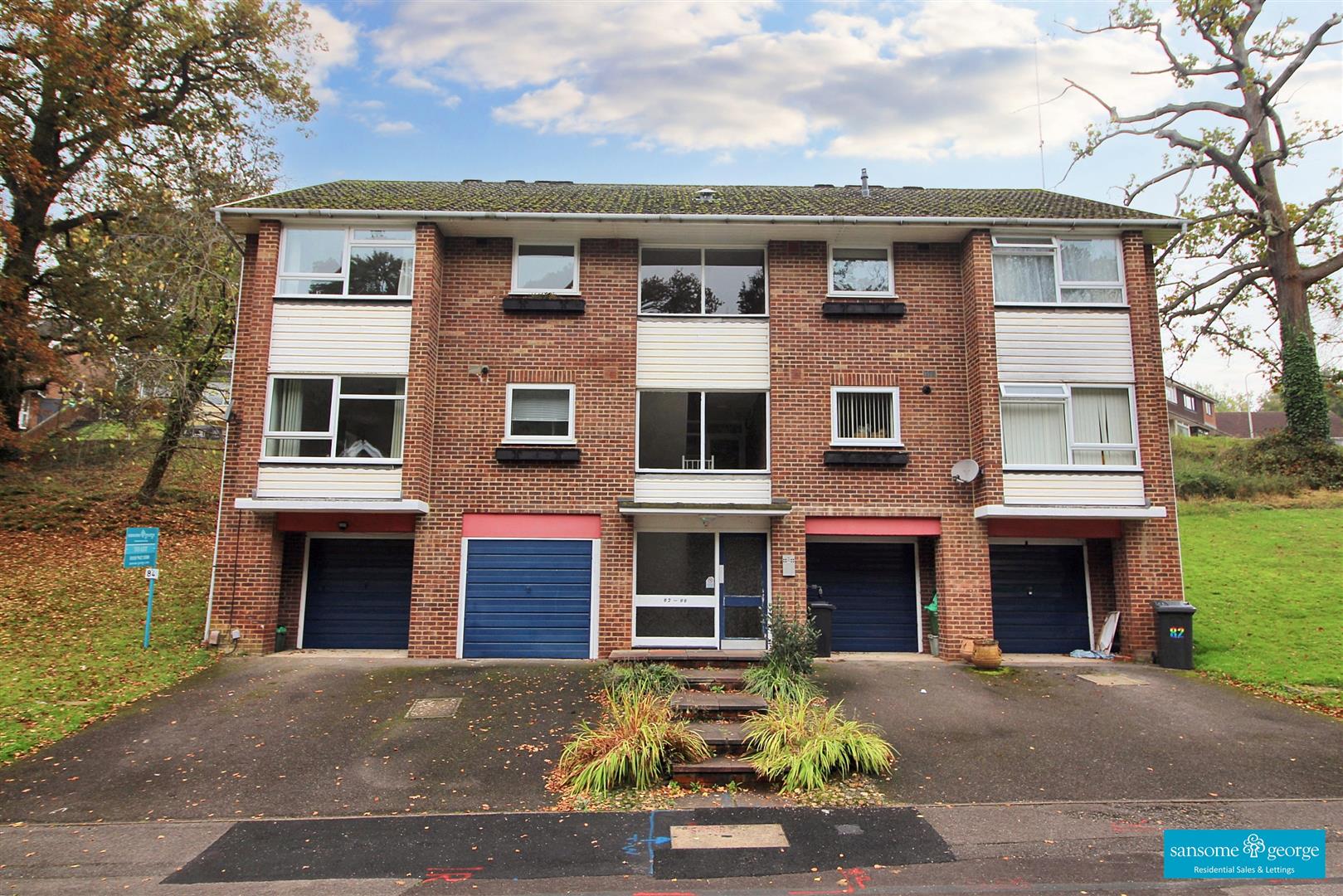 2 bed property in Starlings Drive, Reading